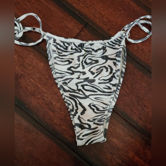 Aerie zebra print cheekiest bikini set - Picture 2 of 7